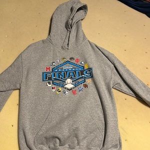 Sweatshirt. Size medium